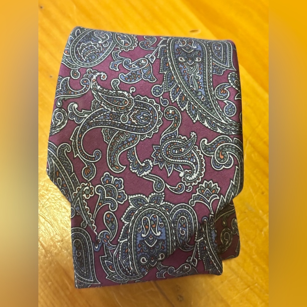 Briar Silk Paisley Tie in Burgundy and Blue